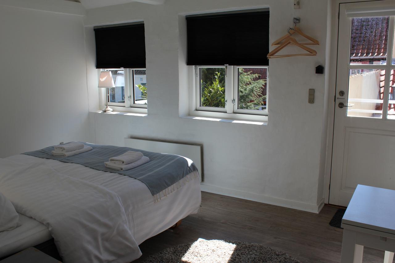 Hotel Pa Torvet แอเรอสเคอบิง ภายนอก รูปภาพ