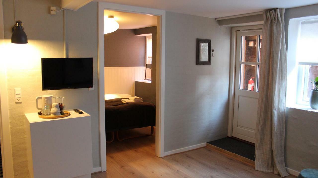 Hotel Pa Torvet แอเรอสเคอบิง ภายนอก รูปภาพ